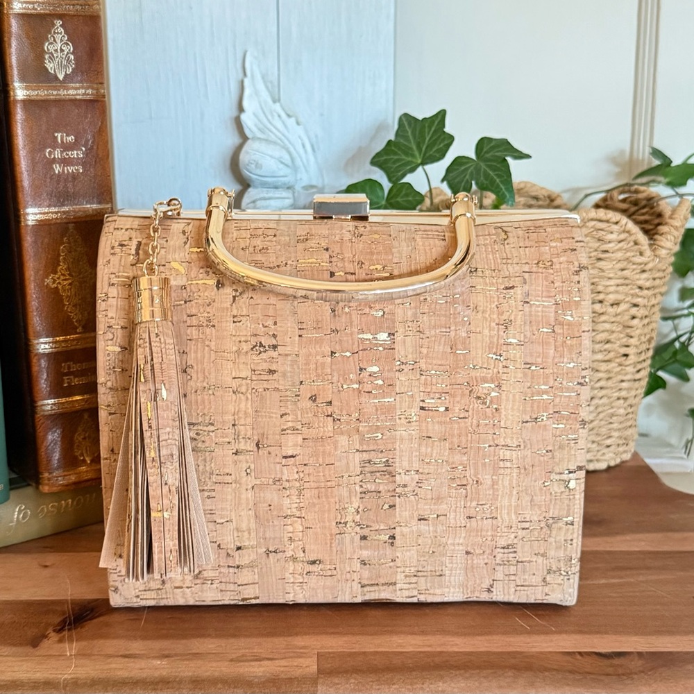 Gorgeous Savannah Cork w/Gold Accents Handbag - Picture 9 of 9